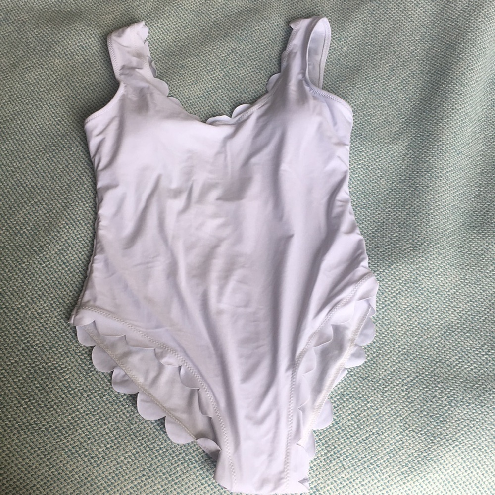 ChicWish One Piece Scalloped Edge White XL